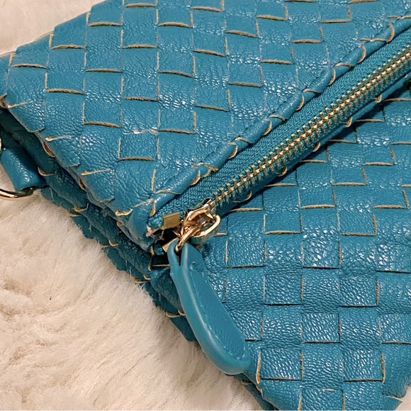 Women clutch with gold chain strap - Picture 2 of 4